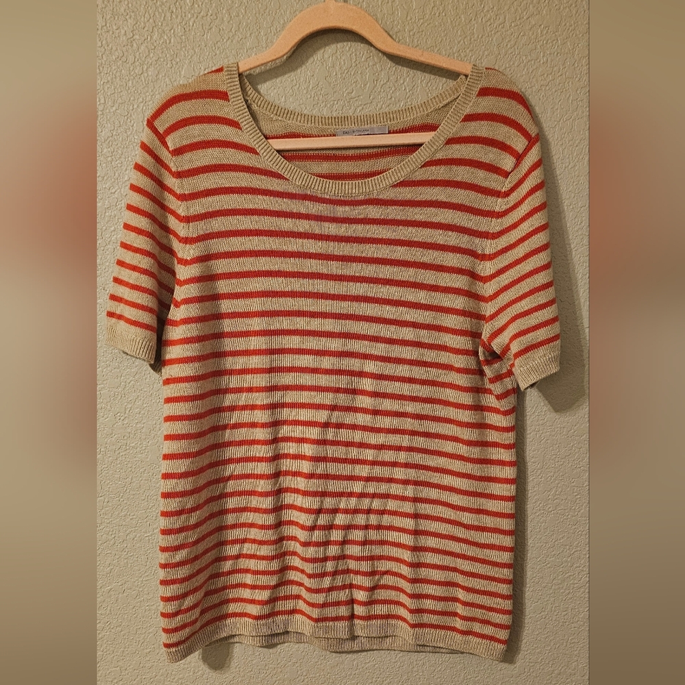 Red and Beige Gap Short Sleeve Sweater